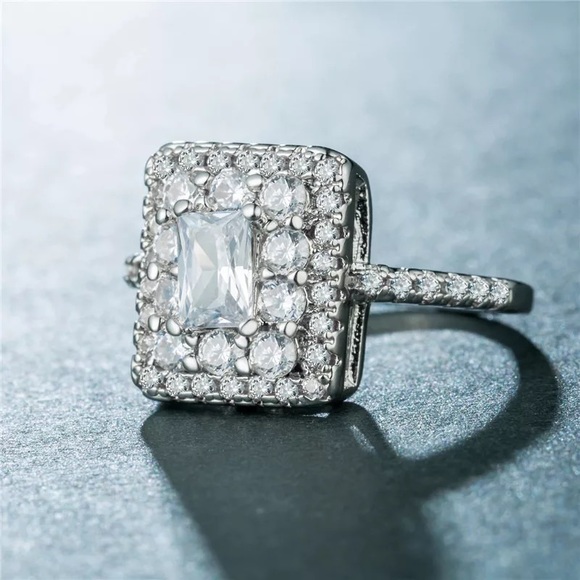 New 925 Silver Radiant lovely Diamond Ring - Picture 3 of 5